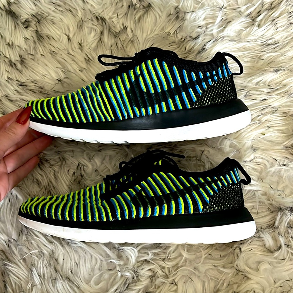 2 tone Nike Fly Knit Running Shoes